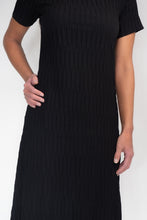 DRIZZLE SHORT SLEEVED DRESS [ Black Cotton, Crinkled Texture ]