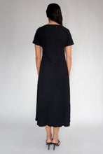 DRIZZLE SHORT SLEEVED DRESS [ Black Cotton, Crinkled Texture ]