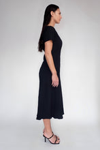 DRIZZLE SHORT SLEEVED DRESS [ Black Cotton, Crinkled Texture ]