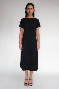 DRIZZLE SHORT SLEEVED DRESS [ Black Cotton, Crinkled Texture ]