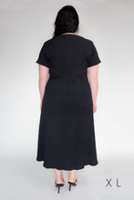 DRIZZLE SHORT SLEEVED DRESS [ Black Cotton, Crinkled Texture ]