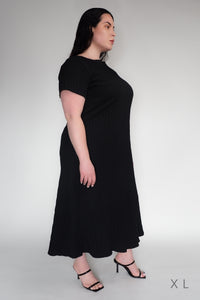 DRIZZLE SHORT SLEEVED DRESS [ Black Cotton, Crinkled Texture ]