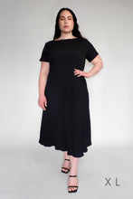 DRIZZLE SHORT SLEEVED DRESS [ Black Cotton, Crinkled Texture ]