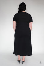 DRIZZLE SHORT SLEEVED DRESS [ Black Cotton, Crinkled Texture ]