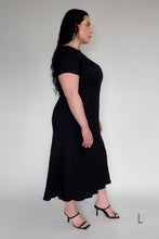 DRIZZLE SHORT SLEEVED DRESS [ Black Cotton, Crinkled Texture ]