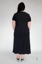 DRIZZLE SHORT SLEEVED DRESS [ Black Cotton, Crinkled Texture ]