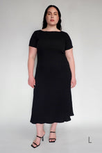 DRIZZLE SHORT SLEEVED DRESS [ Black Cotton, Crinkled Texture ]