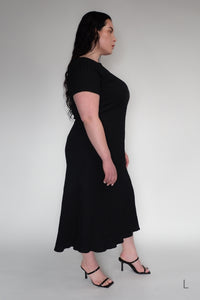DRIZZLE SHORT SLEEVED DRESS [ Black Cotton, Crinkled Texture ]
