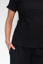 DRIZZLE SHORT SLEEVED TOP [ Black Cotton, Crinkled Texture ]