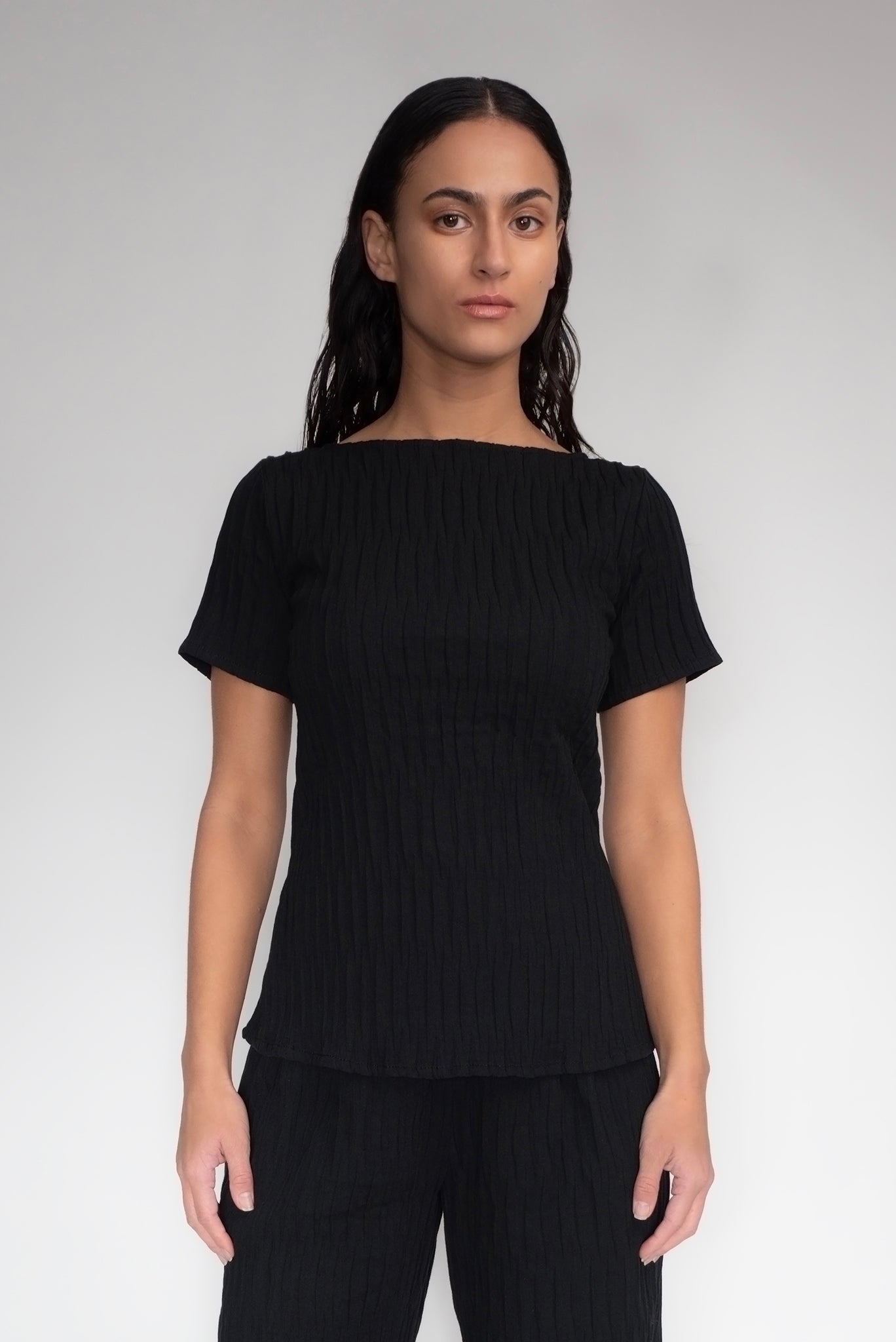 DRIZZLE SHORT SLEEVED TOP [ Black Cotton, Crinkled Texture ]