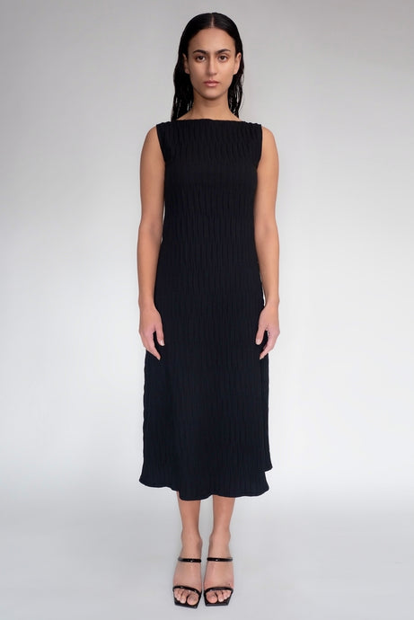 DRIZZLE SLEEVELESS DRESS [ Black Cotton, Crinkled Texture ]