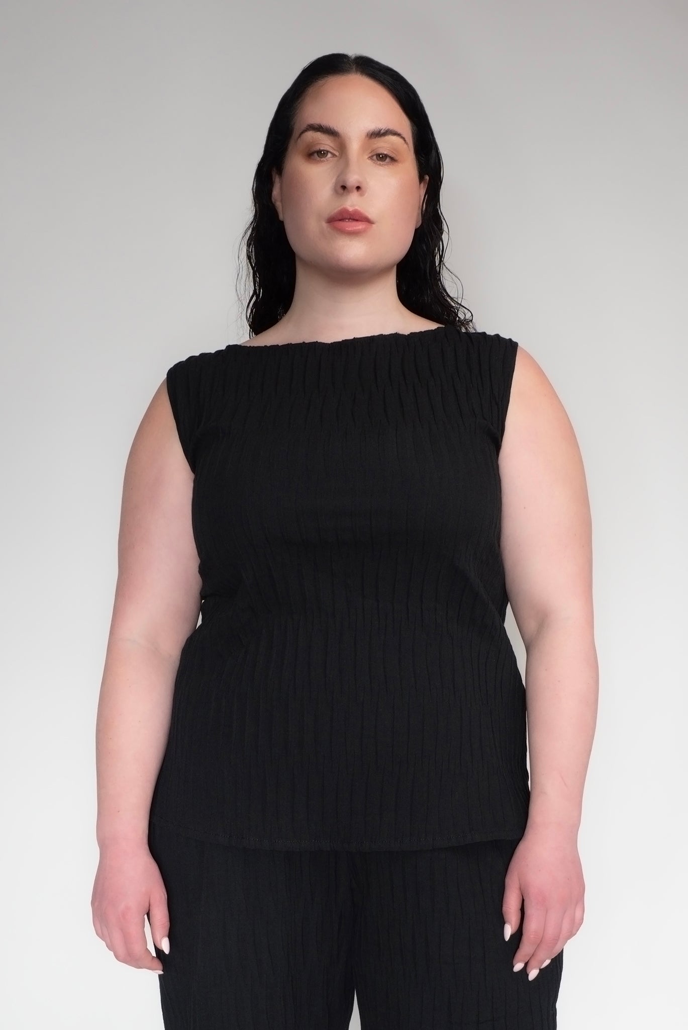 DRIZZLE SLEEVELESS TANK [ Black Cotton, Crinkled Texture ]