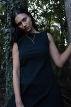 DRIZZLE SLEEVELESS DRESS [ Black Cotton, Crinkled Texture ]