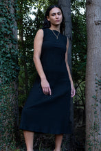 DRIZZLE SLEEVELESS DRESS [ Black Cotton, Crinkled Texture ]