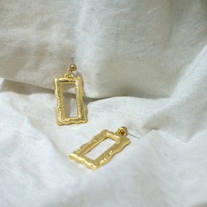 DISTORT EARRINGS [ Gold Plated Hollow Wavy Rectangle ]